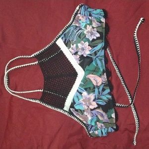 Time & Tru Tropical Boho Crochet Swim Halter Size L New No Tags